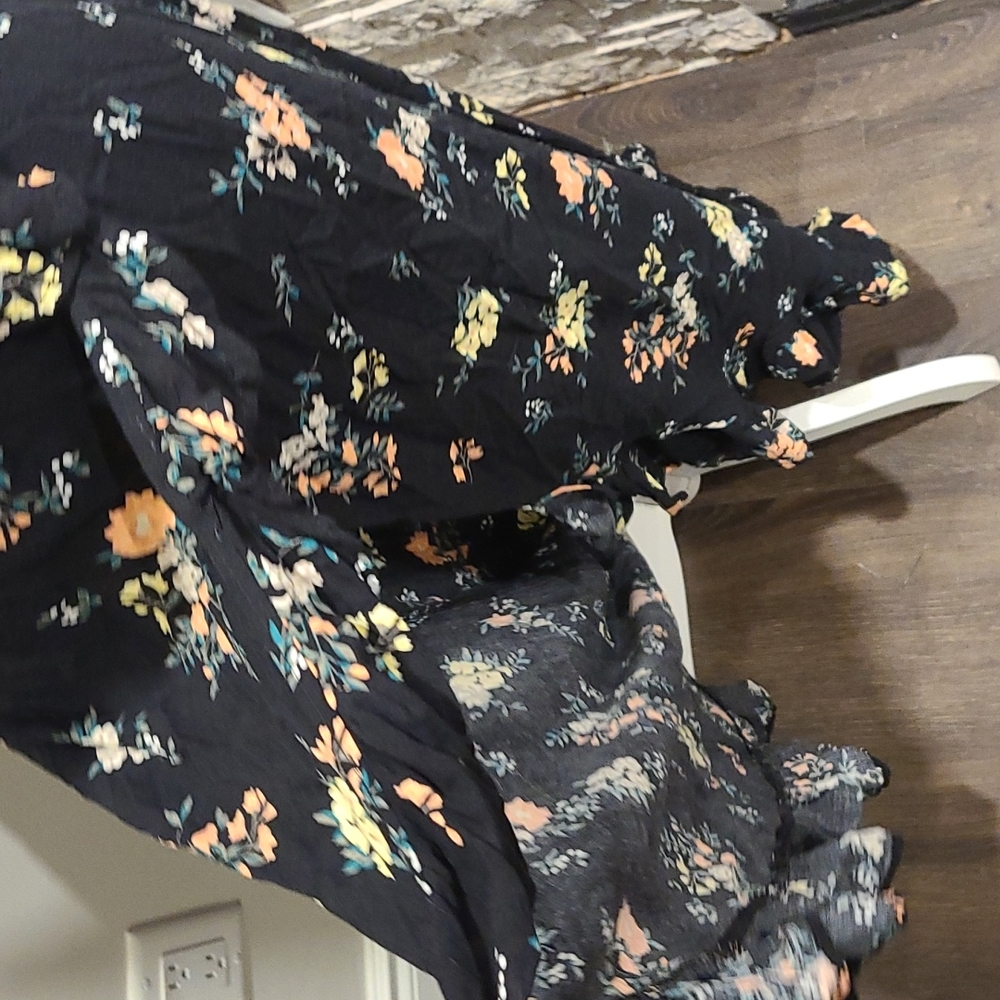 Apricot Floral wrap dress with ruffled front - Picture 3 of 8